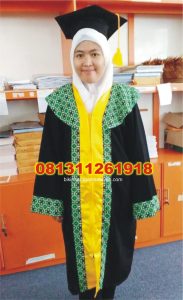 toga wisuda mumtaza Pamulang