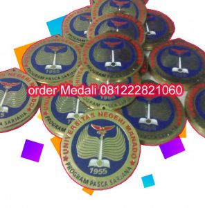 harga medali wisuda Manado