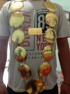 kalung rektor wisuda universitas di Toraja