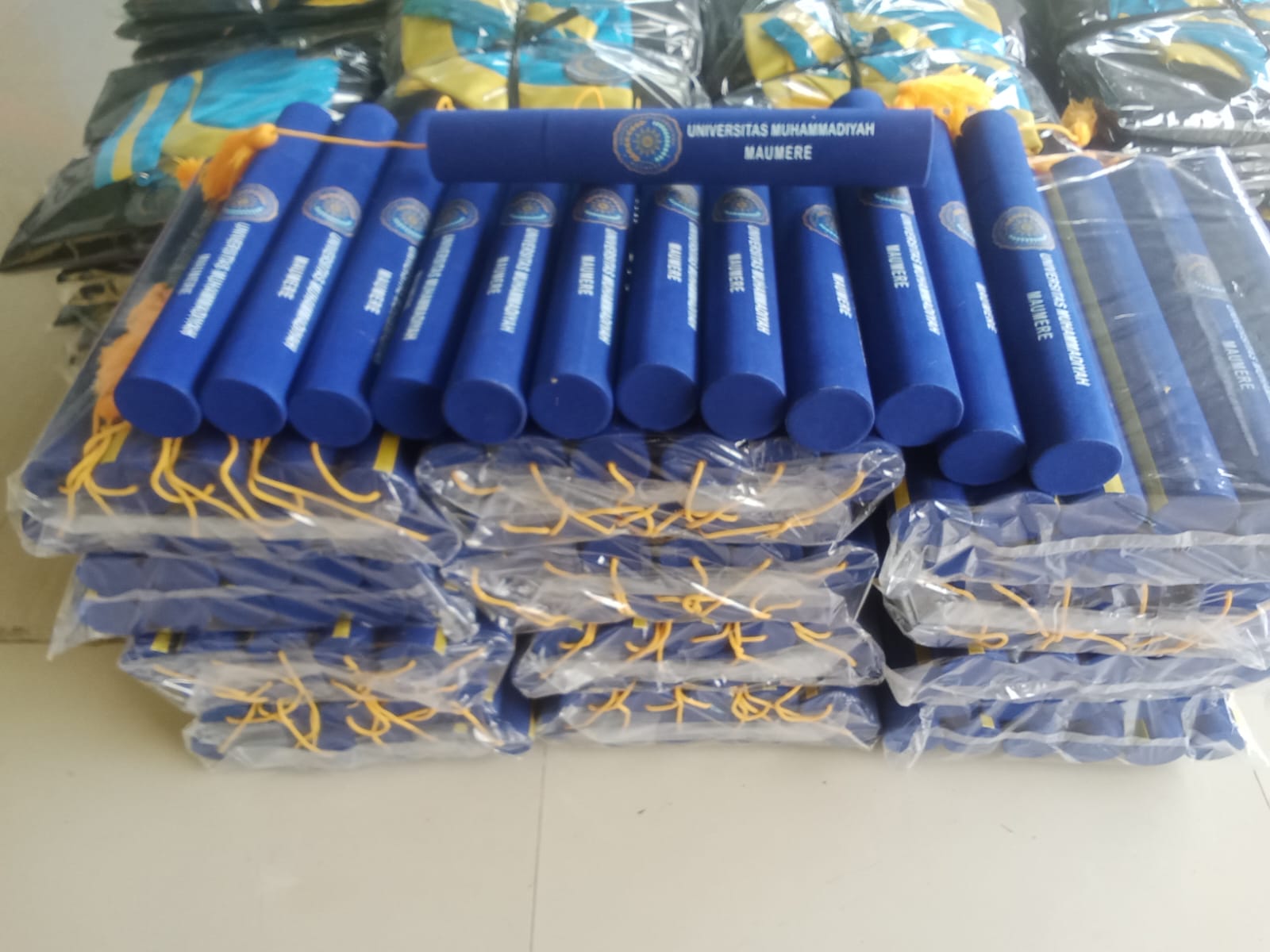 toga wisuda universitas Maumere